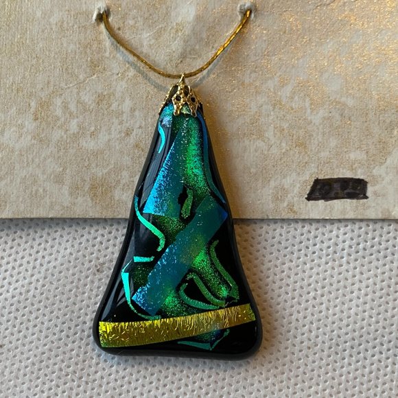 Classy Glass Green & Gold Pendant Necklace - Picture 3 of 8